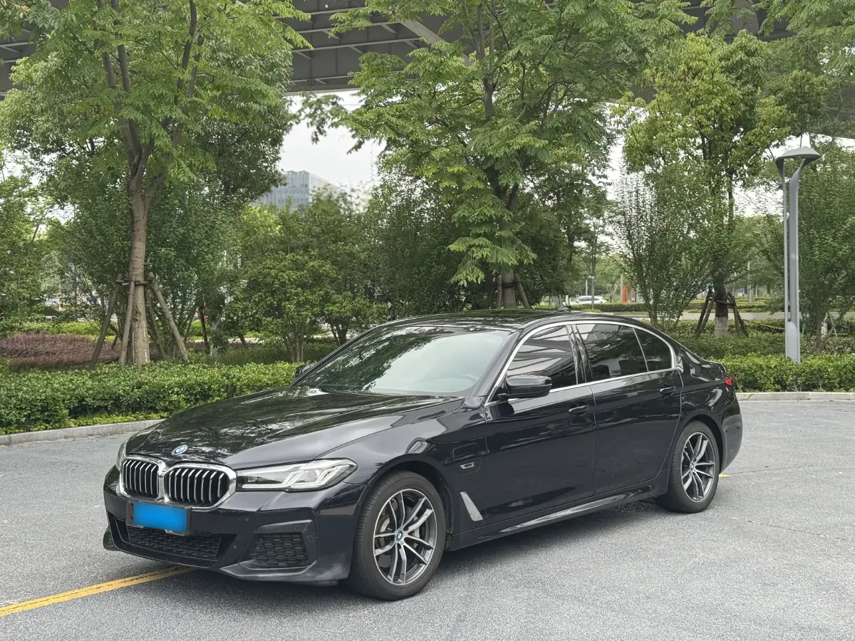 2022 BMW 5 Series 2.0T 184HP L4 8AT PHEV 17.7KWH