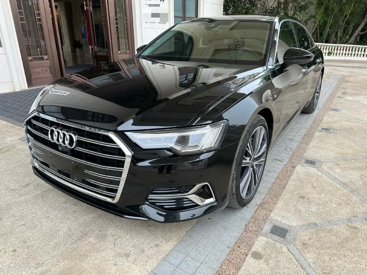2025 Audi A6L 2.0T 245HP L4 7DCT