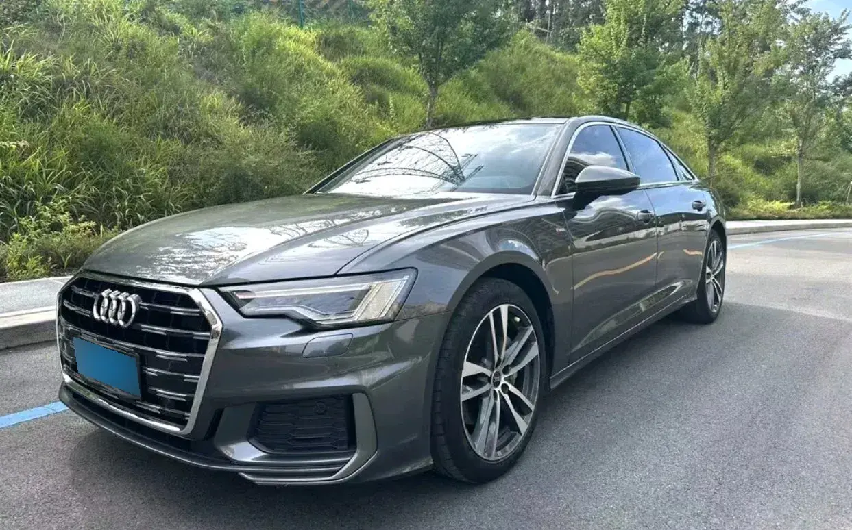 2022 Audi A6L 2.0T 190HP L4 7DCT