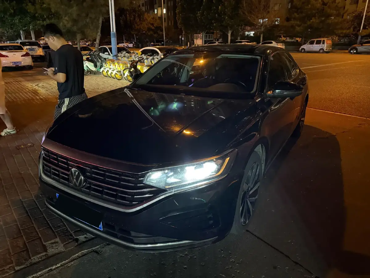 2023 Volkswagen Passat 2.0T 186HP L4 7DCT