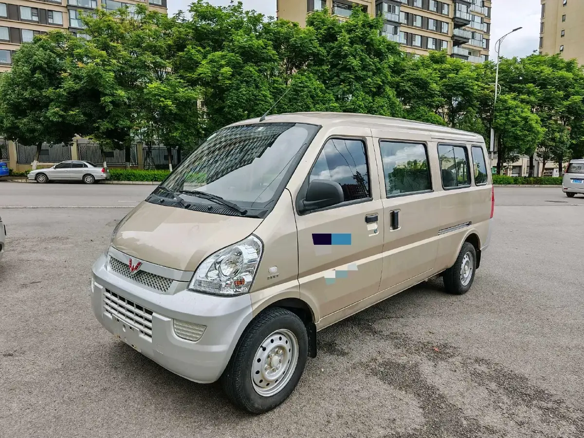 2021 WuLing RongGuang 1.5L 99HP L4 5MT