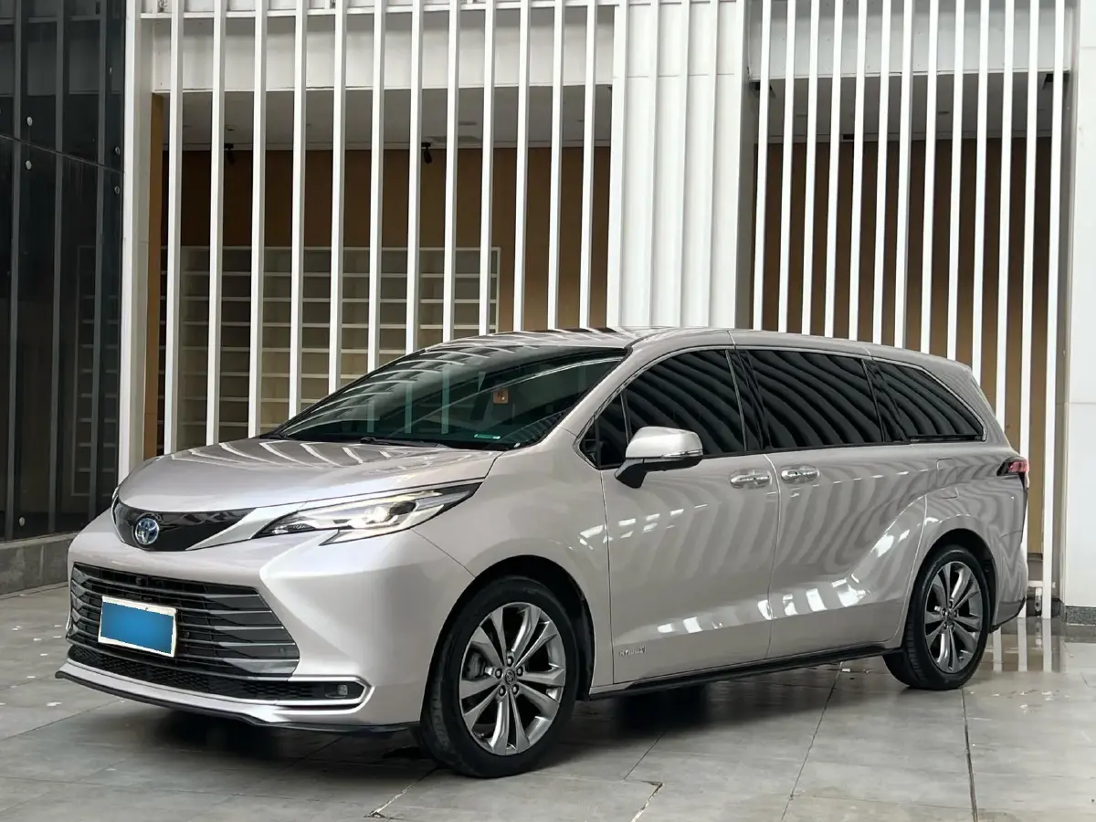 2023 Toyota Sienna 2.5L 189HP L4 E-CVT Hybrid