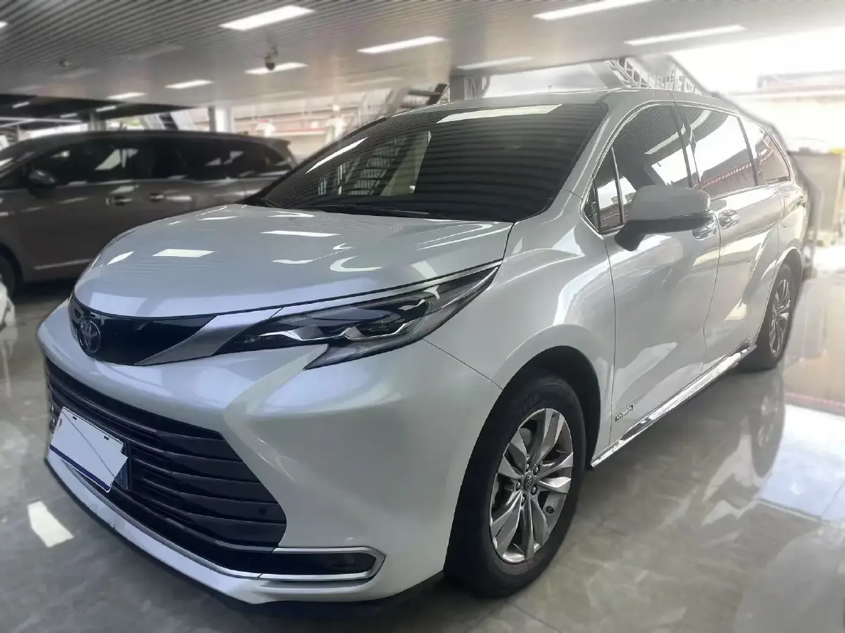 2023 Toyota Sienna 2.5L 189HP L4 E-CVT Hybrid