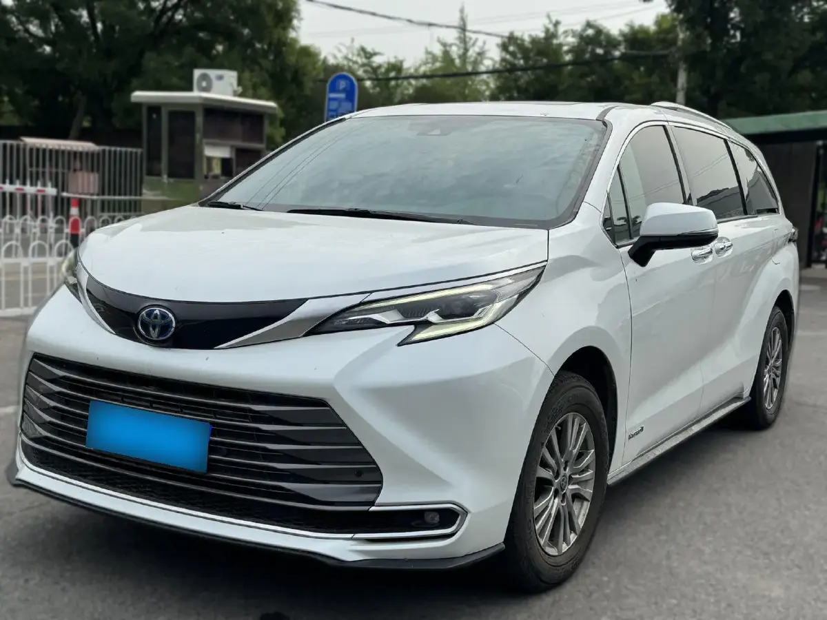2021 Toyota Sienna 2.5L 192HP L4 E-CVT Hybrid