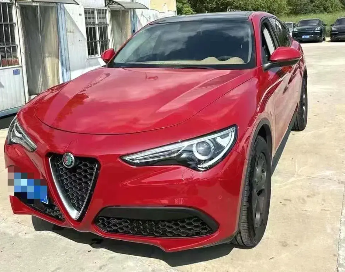 2017 Alfa Romeo Stelvio 2.0T 200HP L4 8AT