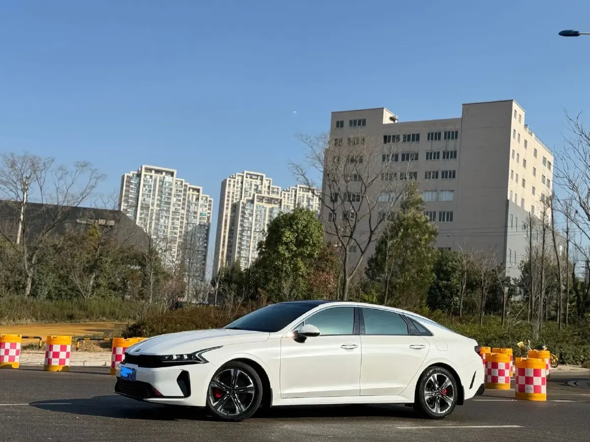 2020 Kia K5 2.0T 240HP L4 8AT