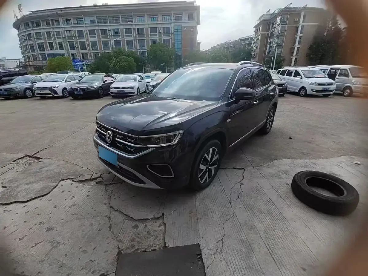 2023 Volkswagen Tayron 2.0T 186HP L4 7DCT