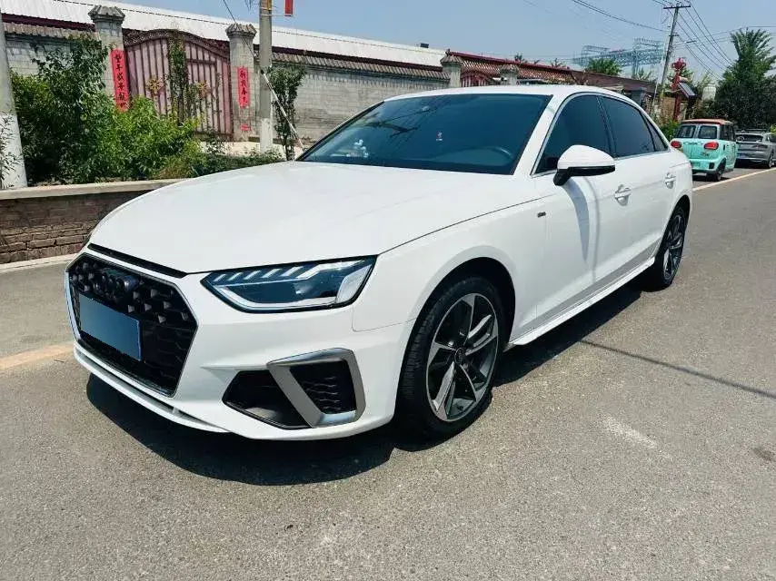 2022 Audi A4L 2.0T 190HP L4 7DCT
