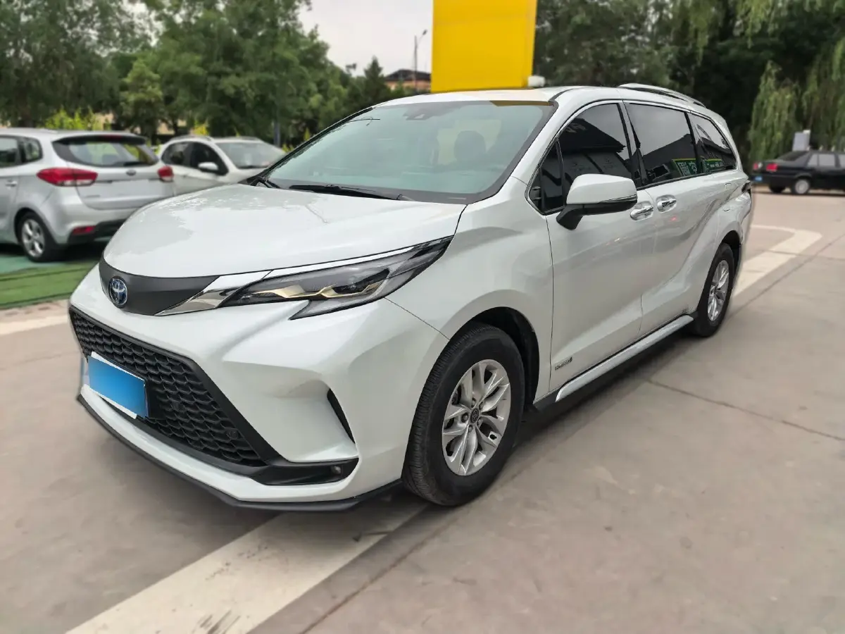 2023 Toyota Granvia 2.5L 189HP L4 E-CVT Hybrid