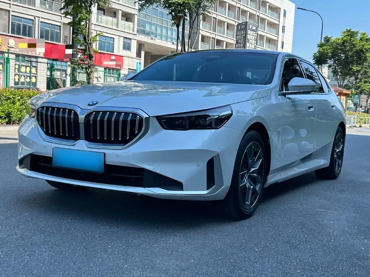 2024 BMW 5 Series 2.0T 258HP L4 8AT