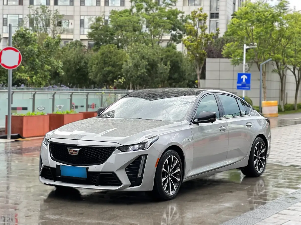 2022 Cadillac CT5 2.0T 237HP L4 10AT