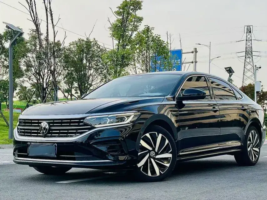 2023 Volkswagen Passat 2.0T 186HP L4 7DCT