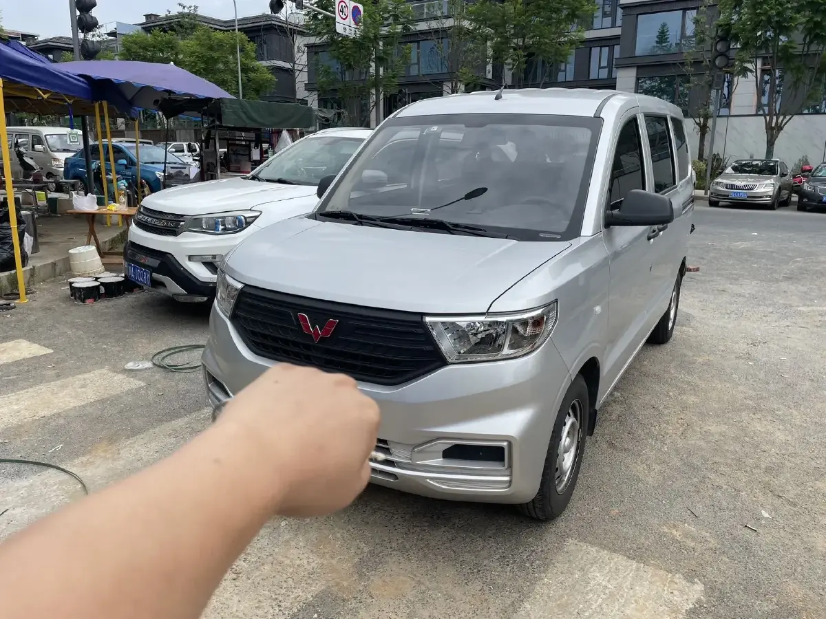 2022 WuLing HongGuang V 1.2L 76HP L4 5MT