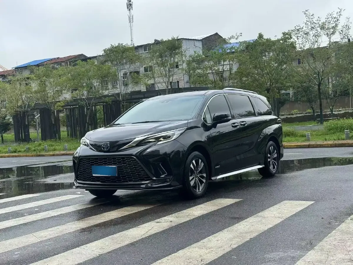 2024 Toyota Granvia 2.5L 189HP L4 E-CVT Hybrid