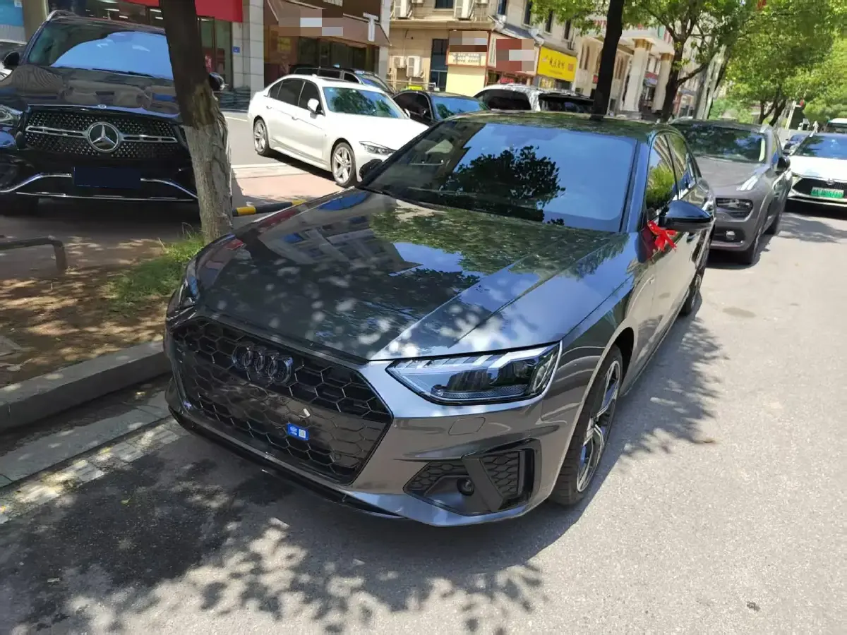 2025 Audi A4L 2.0T 190HP L4 7DCT