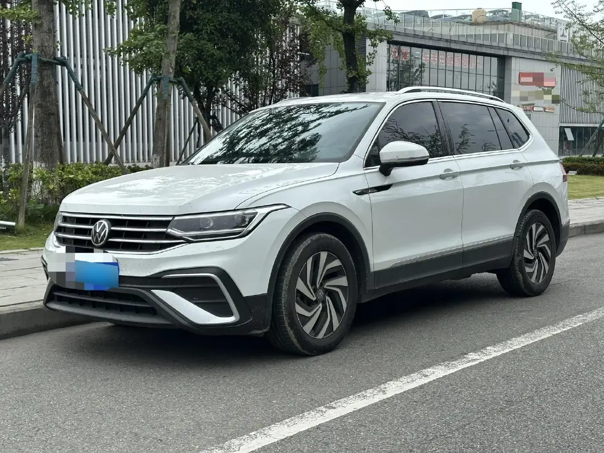 2023 Volkswagen Tiguan L 2.0T 186HP L4 7DCT