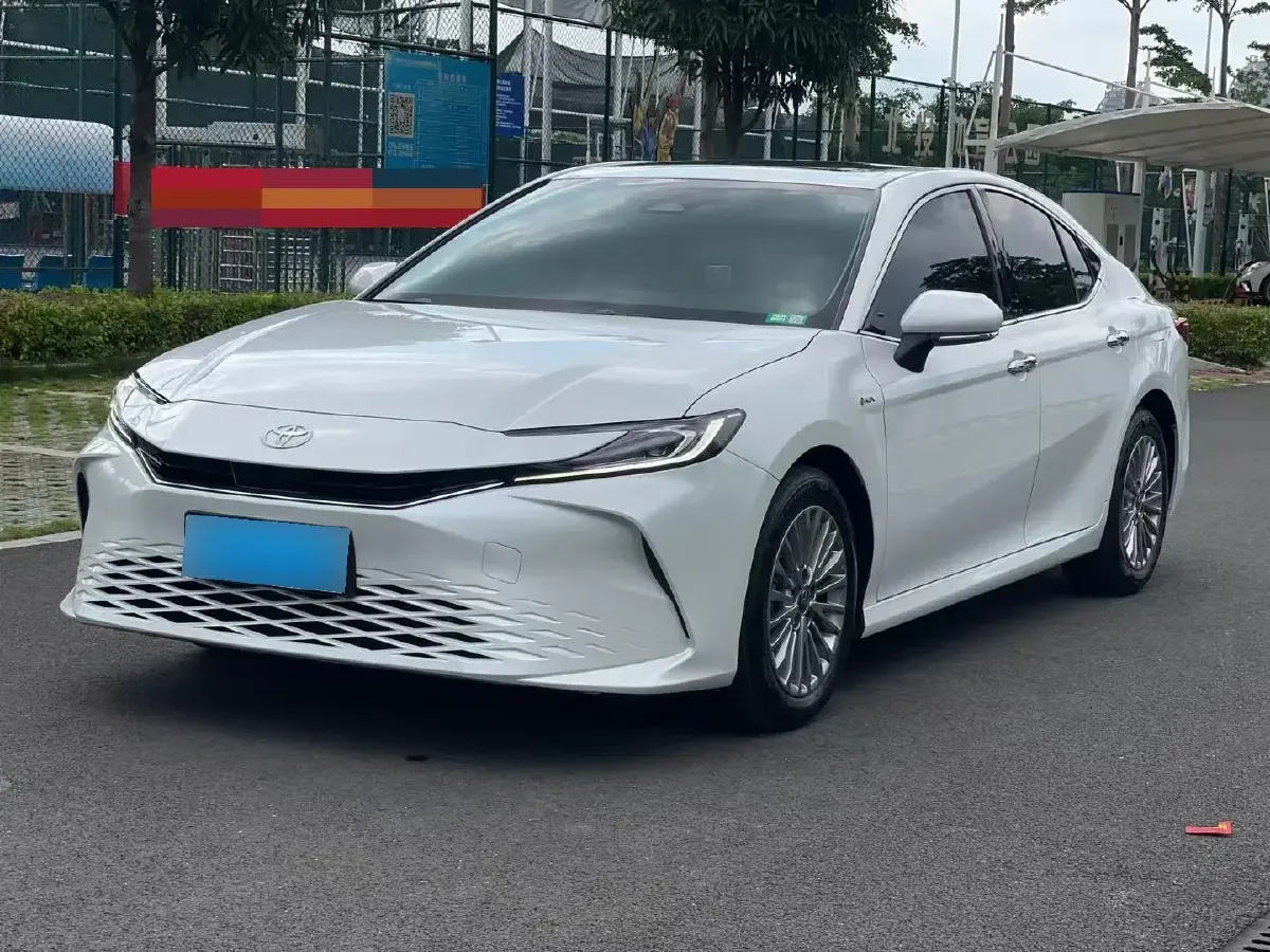 2024 Toyota Camry 2.0L 152HP L4 E-CVT Hybrid