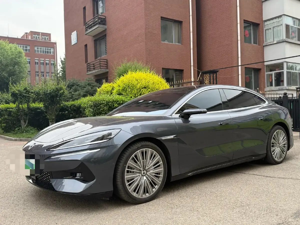 2024 Denza DenzaZ9 2.0T 207HP L4 E-CVT PHEV 38.5KWH