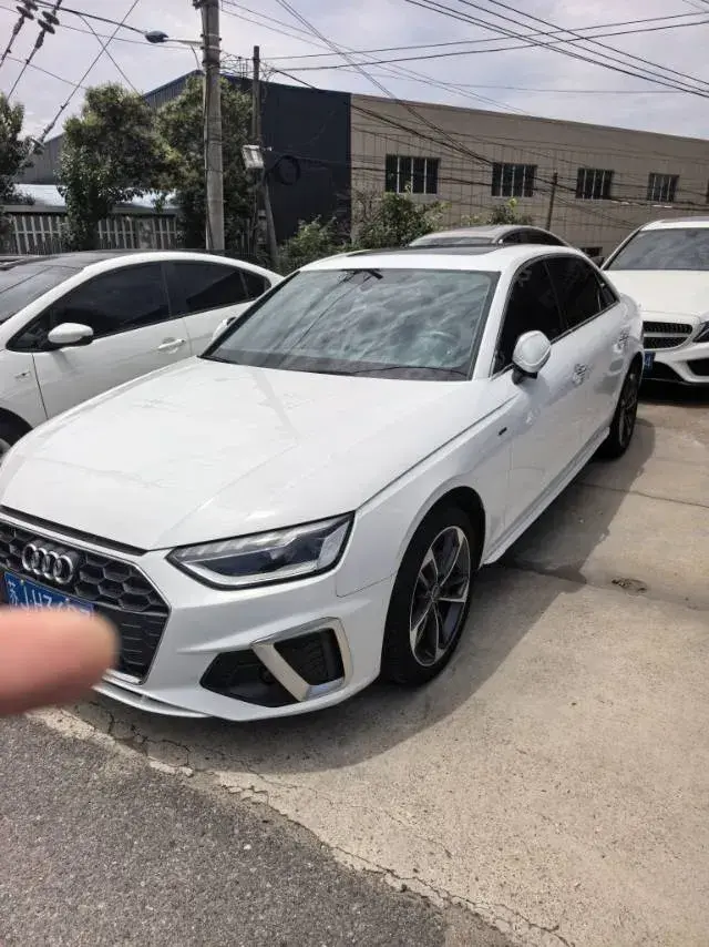 2022 Audi A4L 2.0T 190HP L4 7DCT
