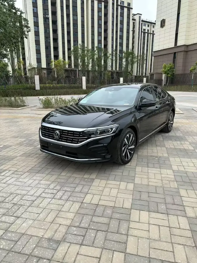 2023 Volkswagen Passat 2.0T 186HP L4 7DCT