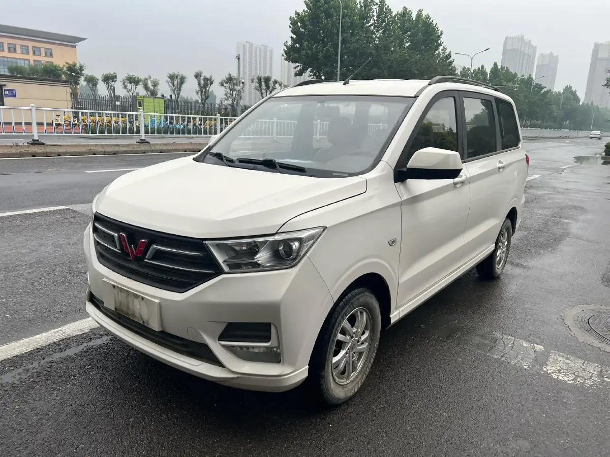2021 WuLing HongGuang 1.5L 99HP L4 6MT