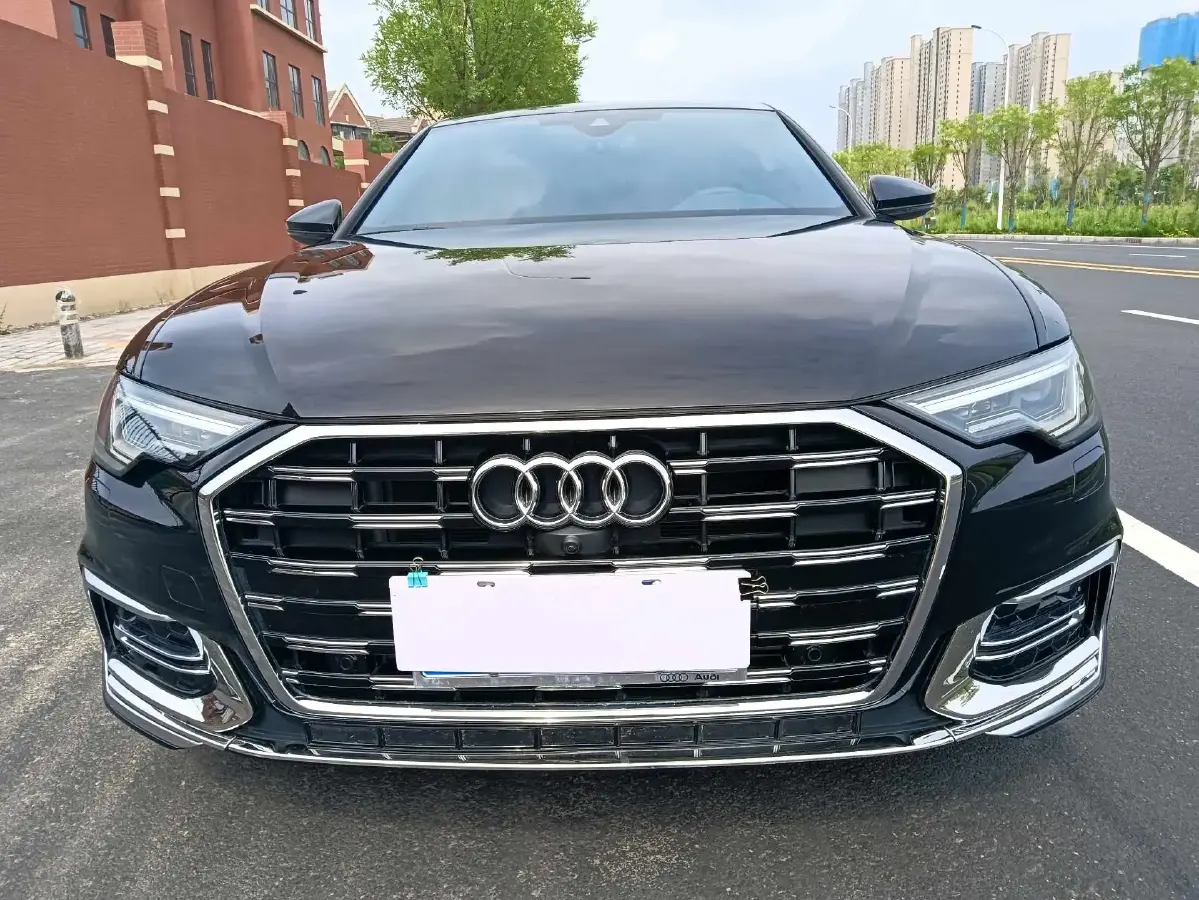 2025 Audi A6L 2.0T 245HP L4 7DCT,autocango,china used car exporter,china ev exporter,chinese used car exporter,chinese used ev exporter