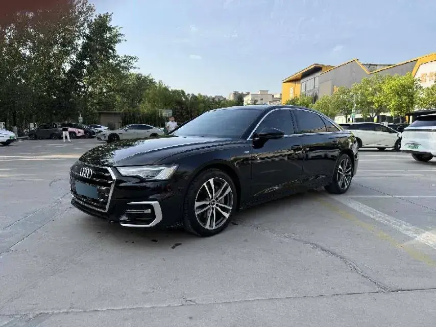 2022 Audi A6L 2.0T 190HP L4 7DCT