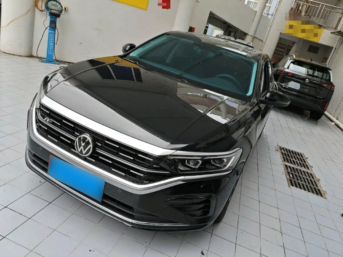 2024 Volkswagen Passat 2.0T 220HP L4 7DCT
