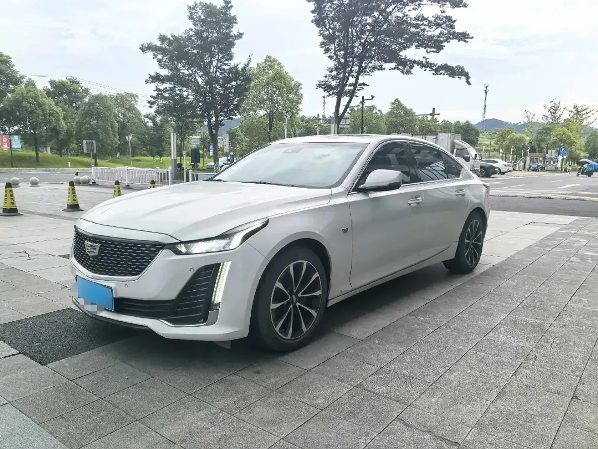 2022 Cadillac CT5 2.0T 237HP L4 10AT