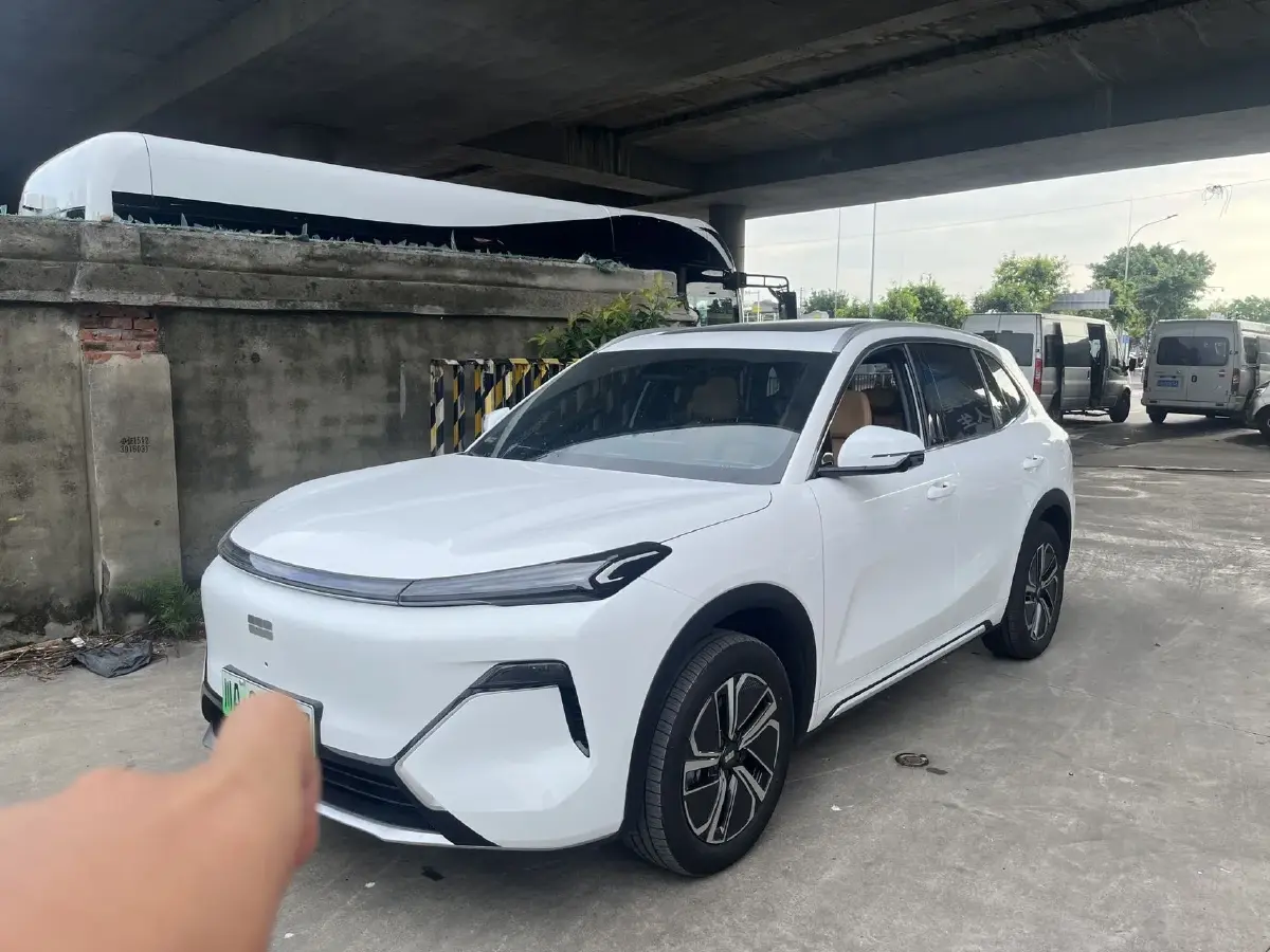 2025 Geely Galaxy Starship 7 EM-i 1.5L 112HP L4 1DHT PHEV 19.09KWH