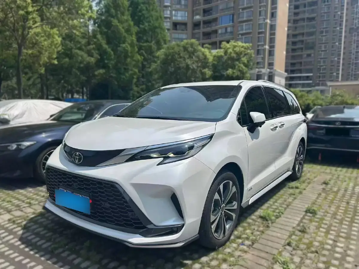 2024 Toyota Granvia 2.5L 189HP L4 E-CVT Hybrid