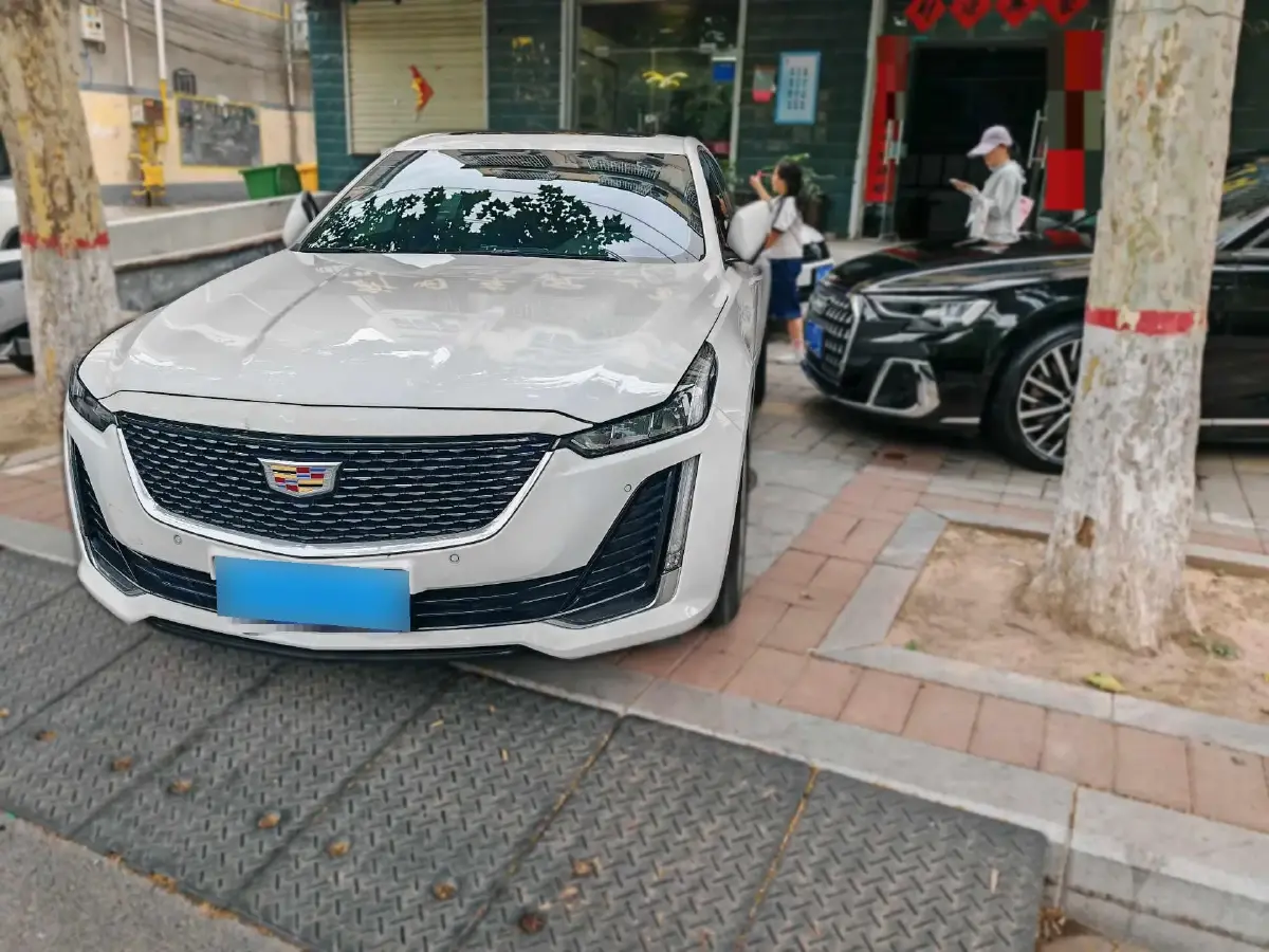 2022 Cadillac CT5 2.0T 237HP L4 10AT