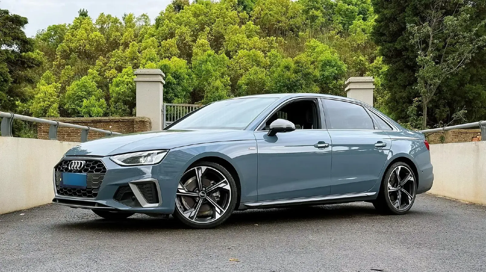 2022 Audi A4L 2.0T 190HP L4 7DCT