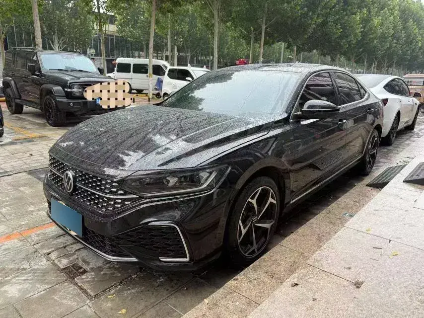 2024 Volkswagen Passat 2.0T 220HP L4 7DCT