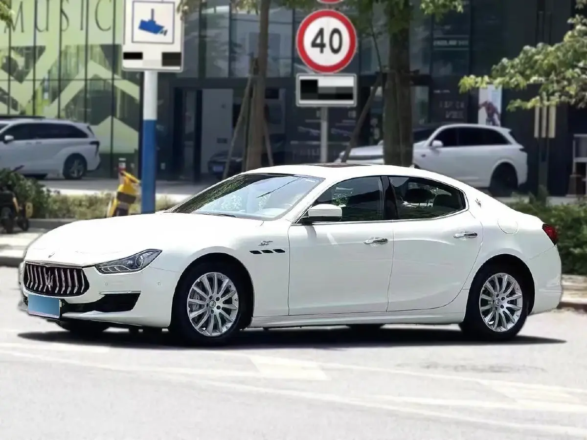 2022 Maserati Ghibli 2.0T 330HP L4 8AT
