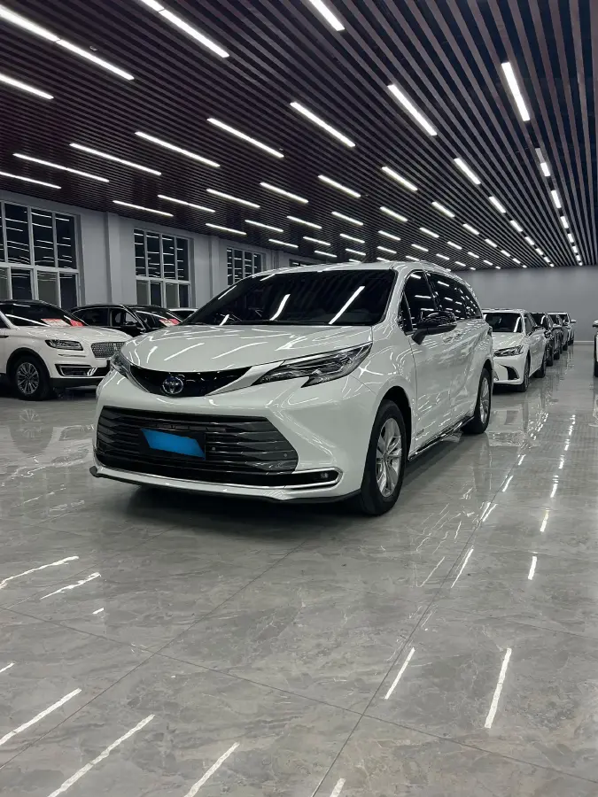 2021 Toyota Sienna 2.5L 192HP L4 E-CVT Hybrid