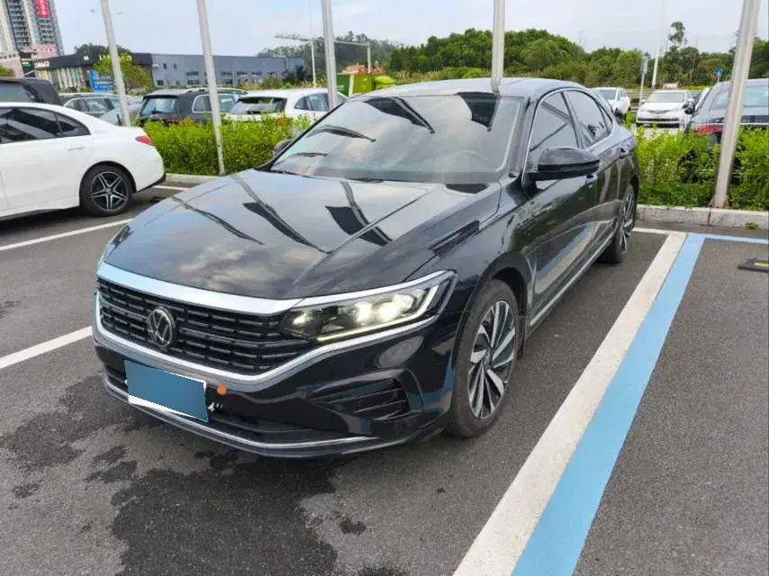 2022 Volkswagen Passat 2.0T 186HP L4 7DCT