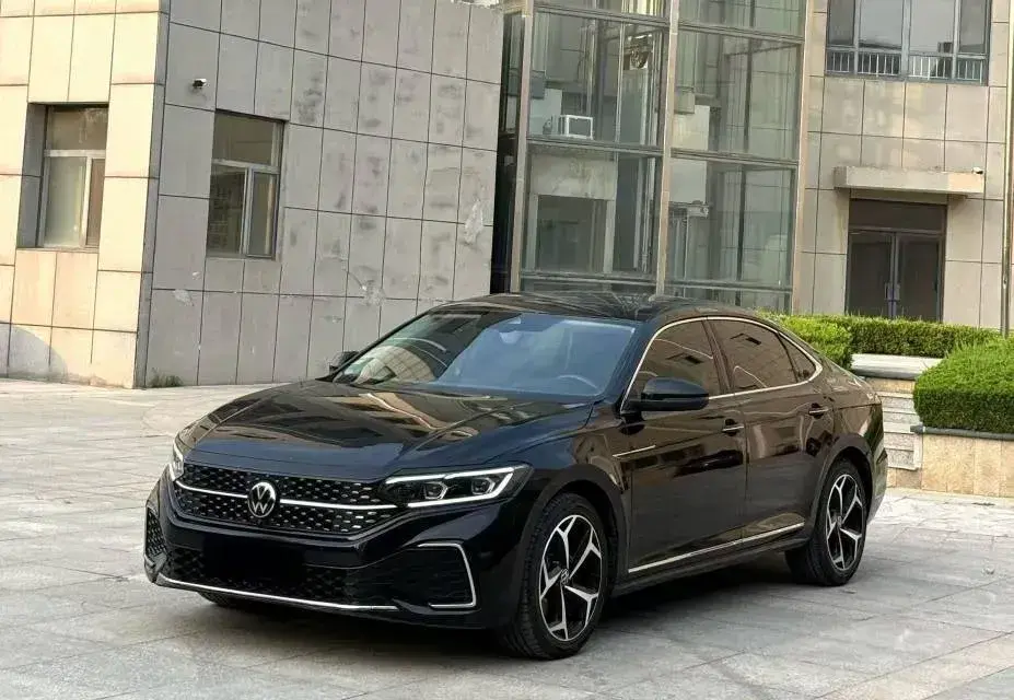 2023 Volkswagen Passat 2.0T 186HP L4 7DCT