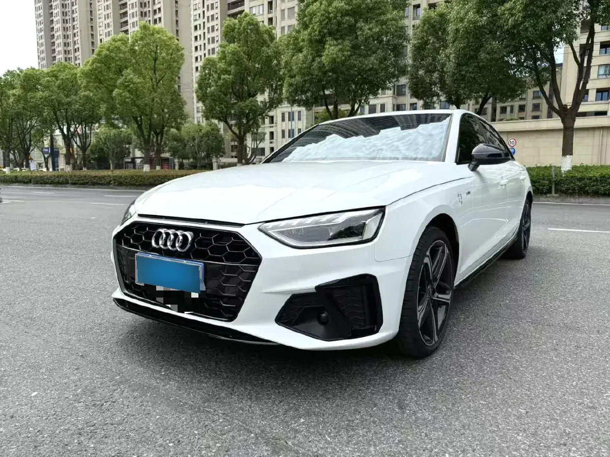 2024 Audi A4L 2.0T 190HP L4 7DCT