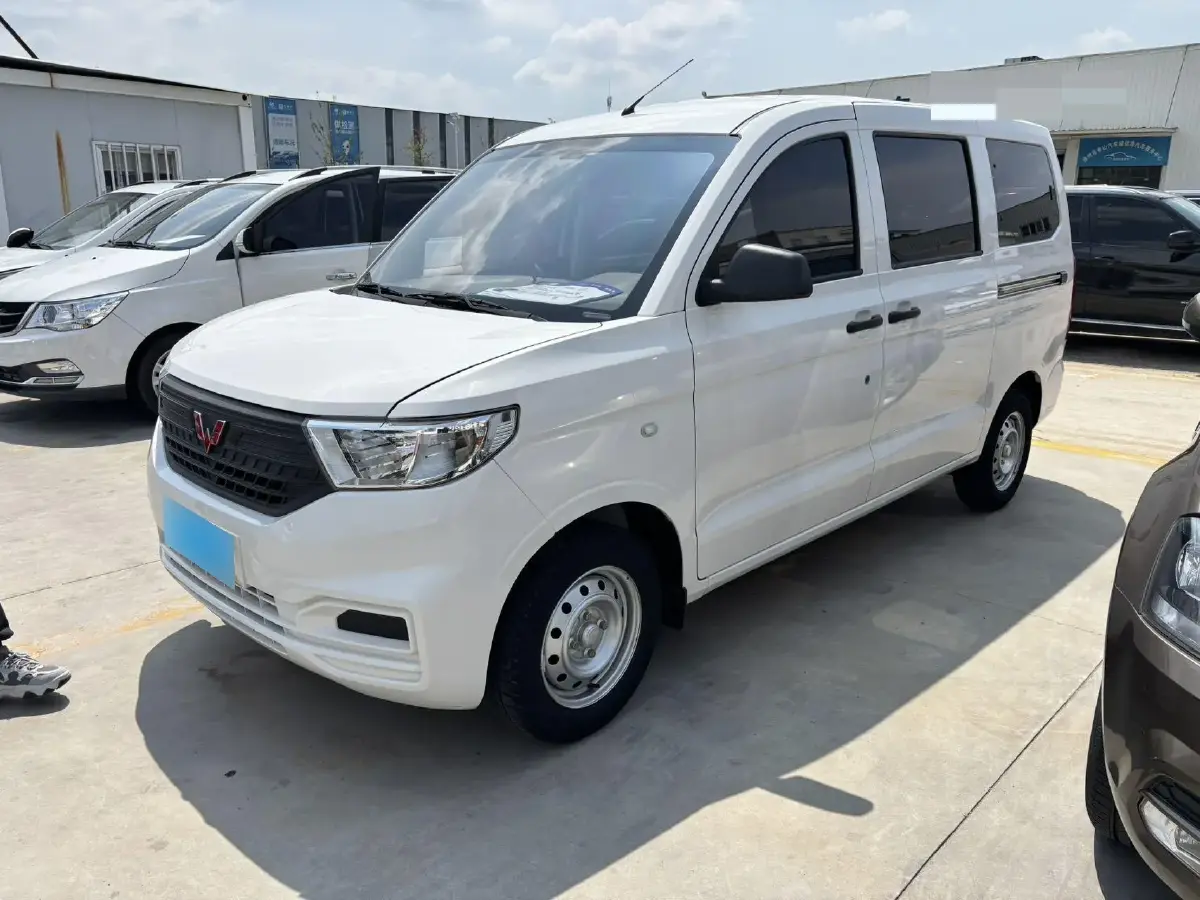 2022 WuLing HongGuang V 1.2L 76HP L4 5MT