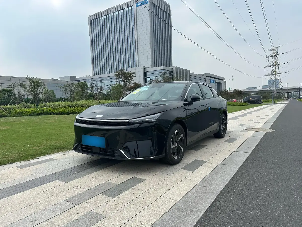 2024 Geely Galaxy L6 1.5T 163HP L4 3DHT PHEV