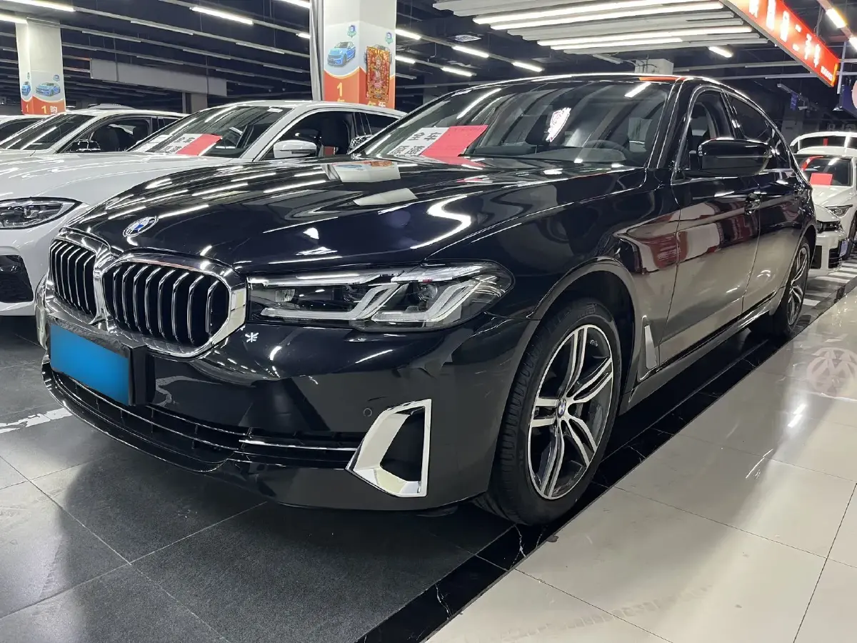 2022 BMW 5 Series 2.0T 252HP L4 8AT