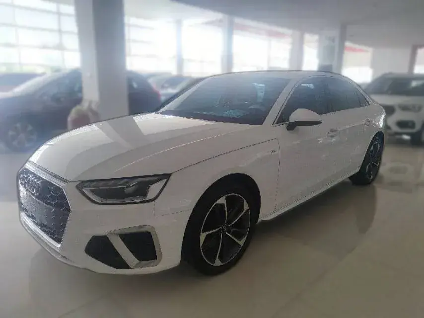 2022 Audi A4L 2.0T 190HP L4 7DCT