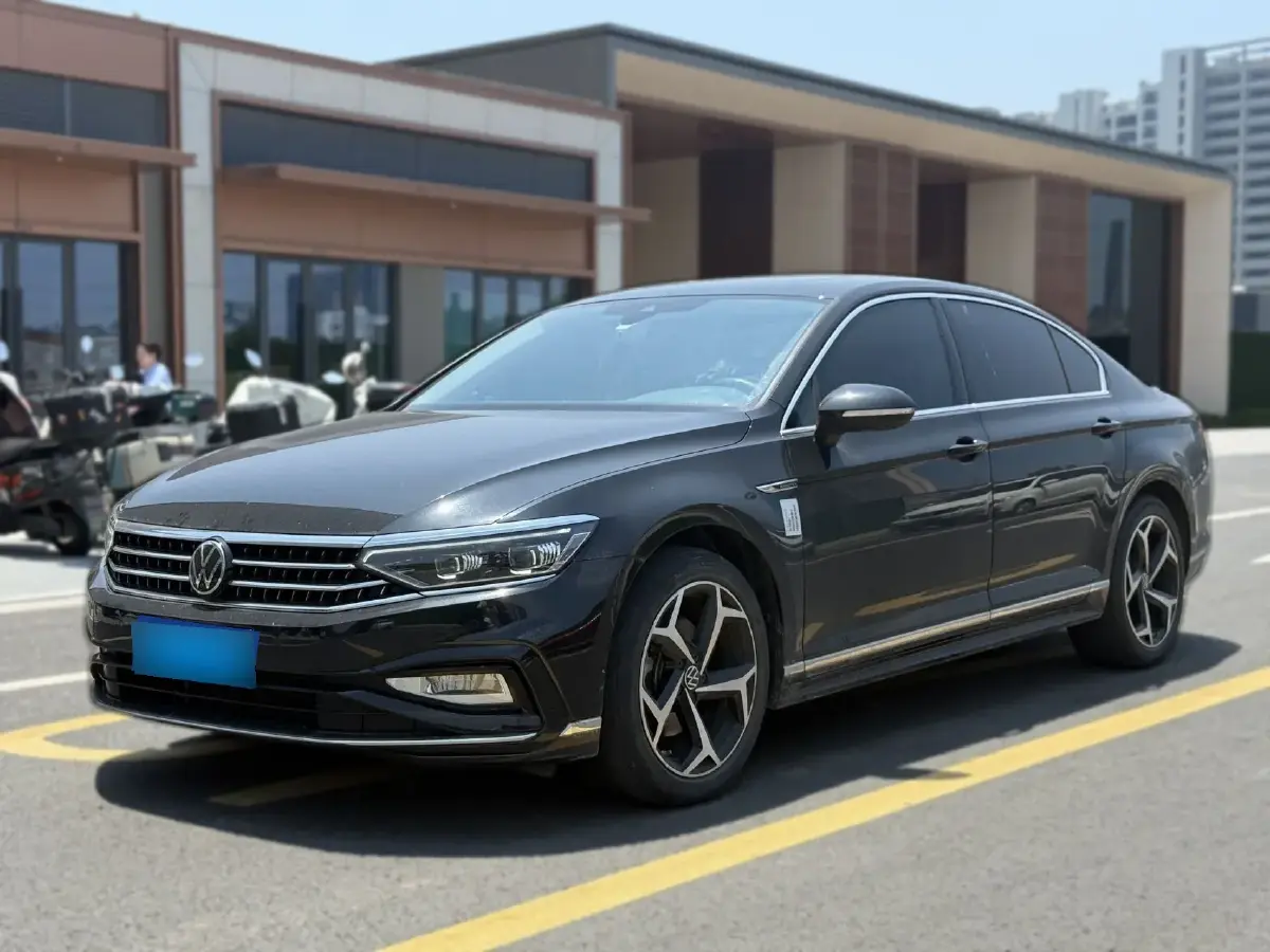 2023 Volkswagen Magotan 2.0T 220HP L4 7DCT