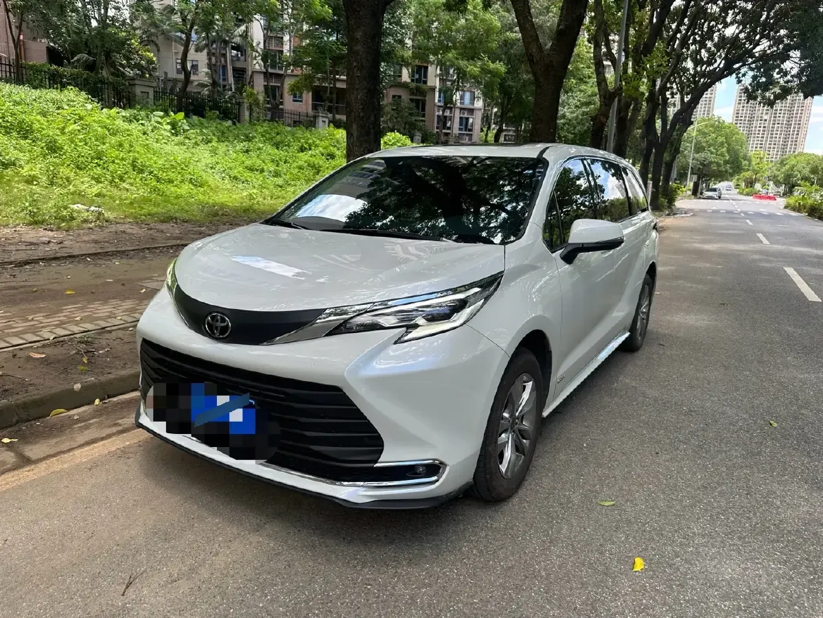 2024 Toyota Sienna 2.5L 189HP L4 E-CVT Hybrid