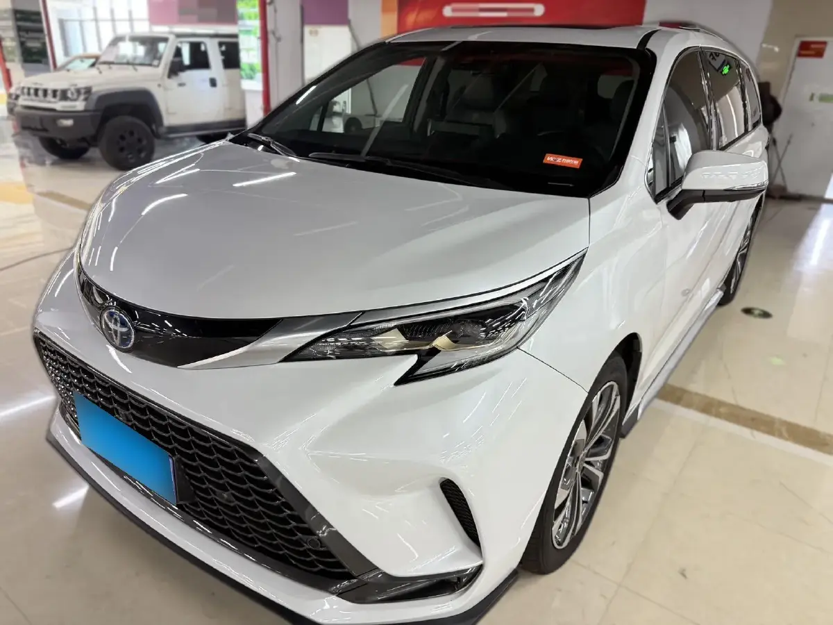 2023 Toyota Granvia 2.5L 189HP L4 E-CVT Hybrid