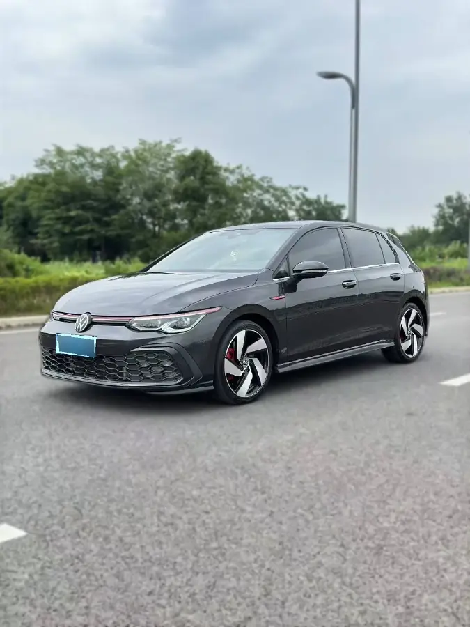 2025 Volkswagen GolfGTI 2.0T 220HP L4 7DCT