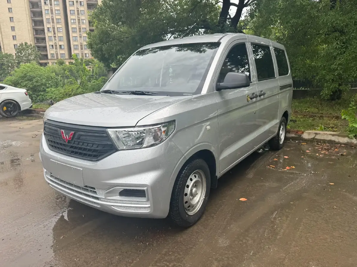 2022 WuLing HongGuang V 1.5L 99HP L4 6MT
