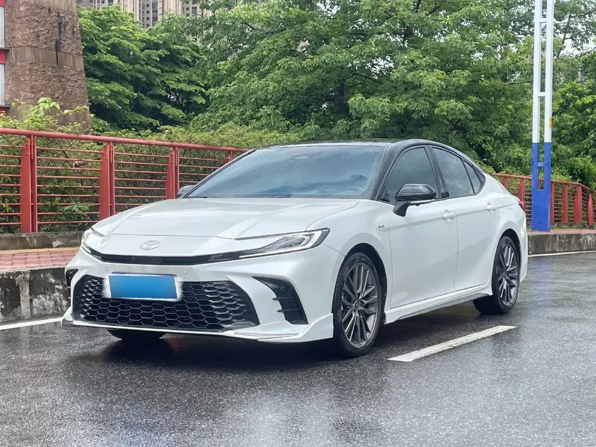 2024 Toyota Camry 2.0L 152HP L4 E-CVT Hybrid