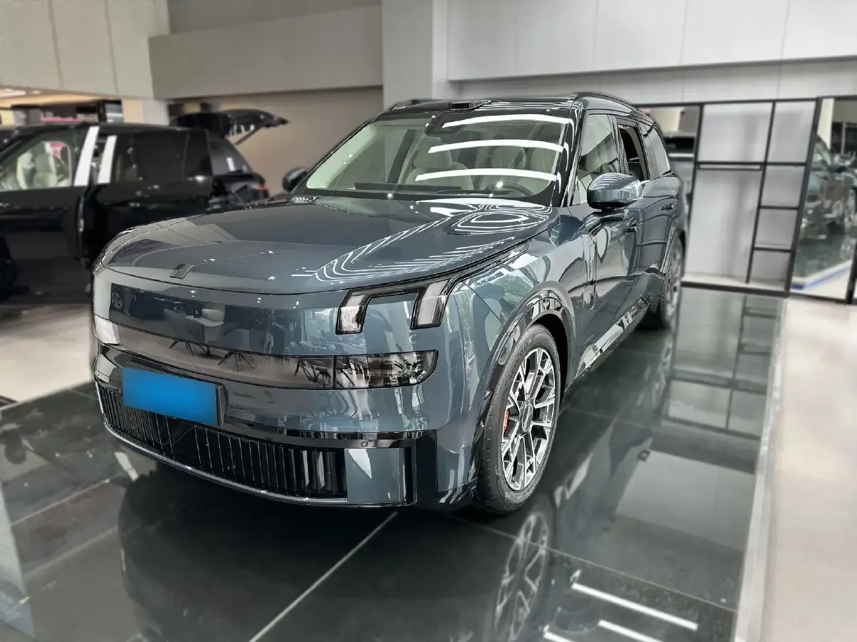 2025 LYNK&CO 900 2.0T 254HP L4 3DHT PHEV